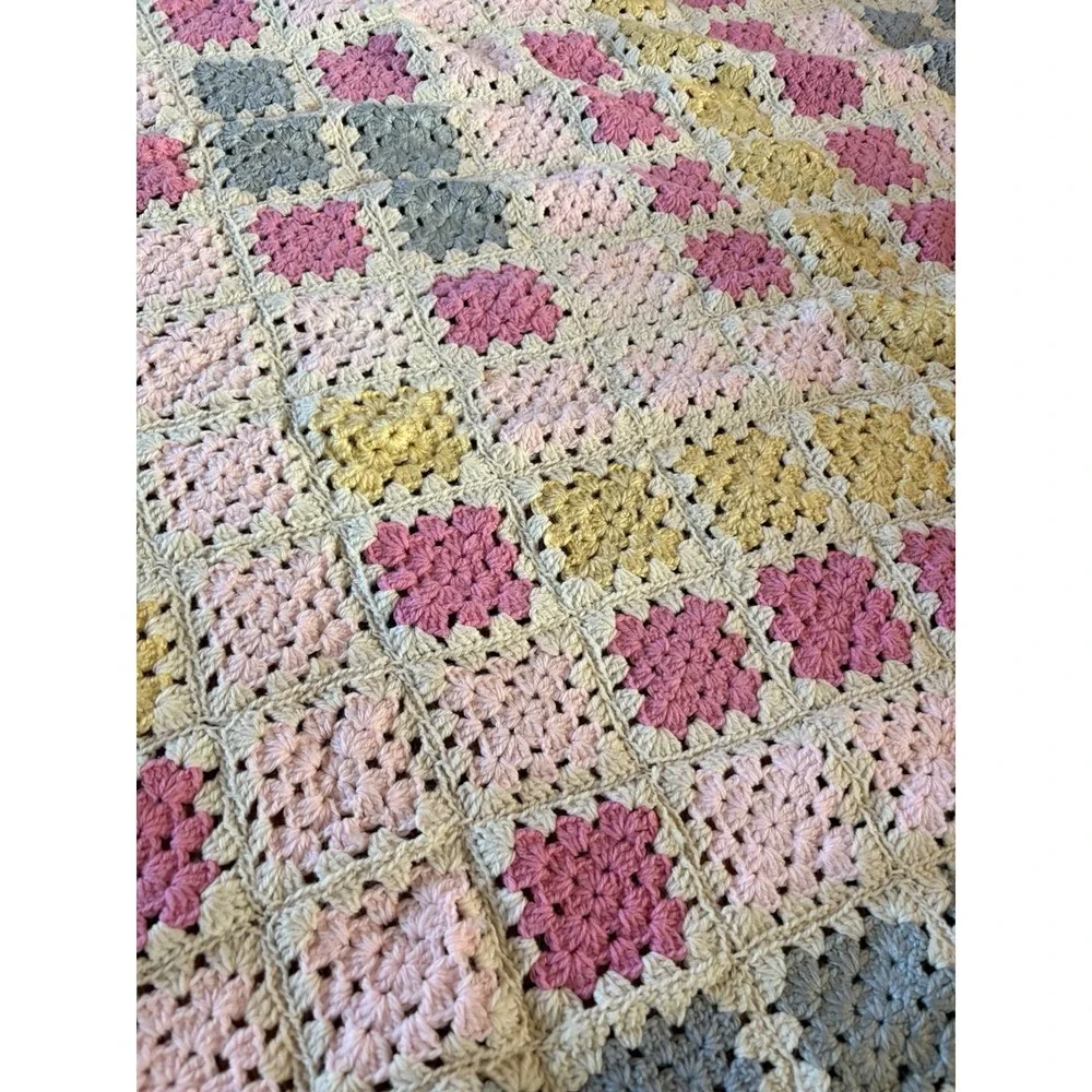 Large Vintage Handmade Pastels & White Crochet Afghan Granny Squares 55